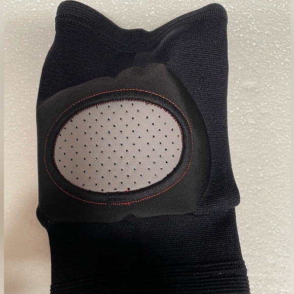 NWOT Ace Brand One Knee Compression Support with 2 compression zones Size Small - Picture 7 of 10